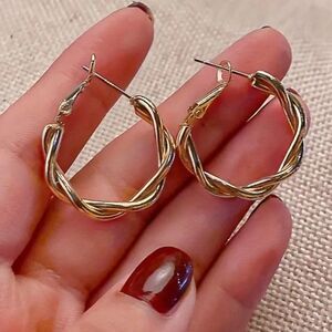 ⭐️Gold Tone Classic Twisted Hoop Earrings